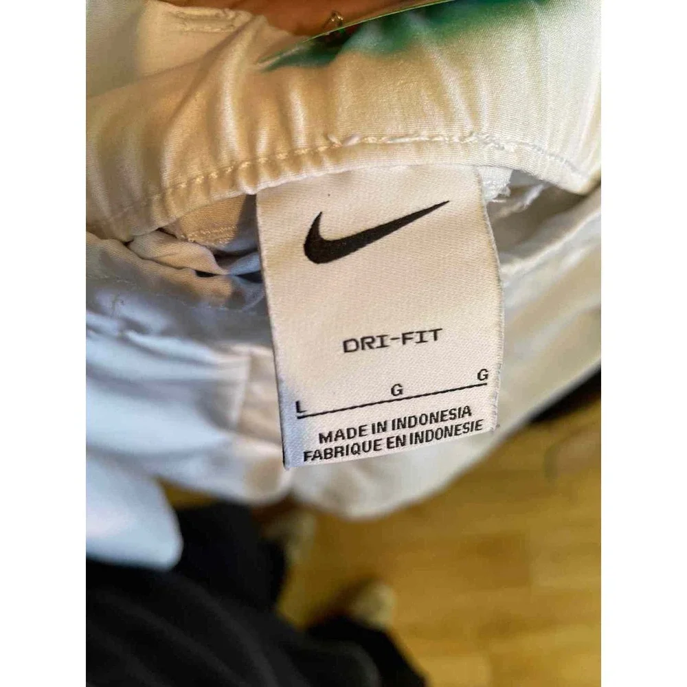 Size L Nike White Women's Shorts